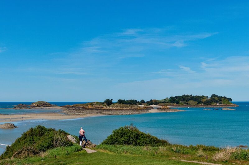 Vue sur l'île des Ébihens